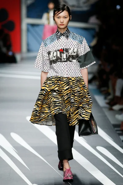 Look 25